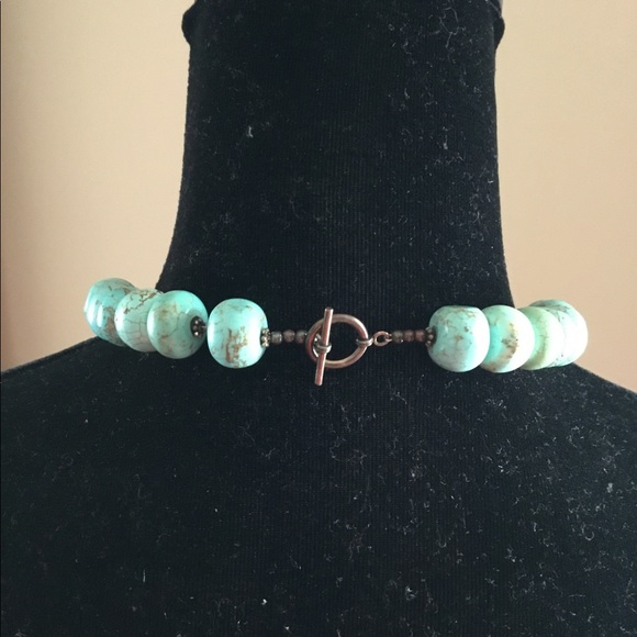 Turquoise beaded necklace with beaded earrings - Picture 4 of 6